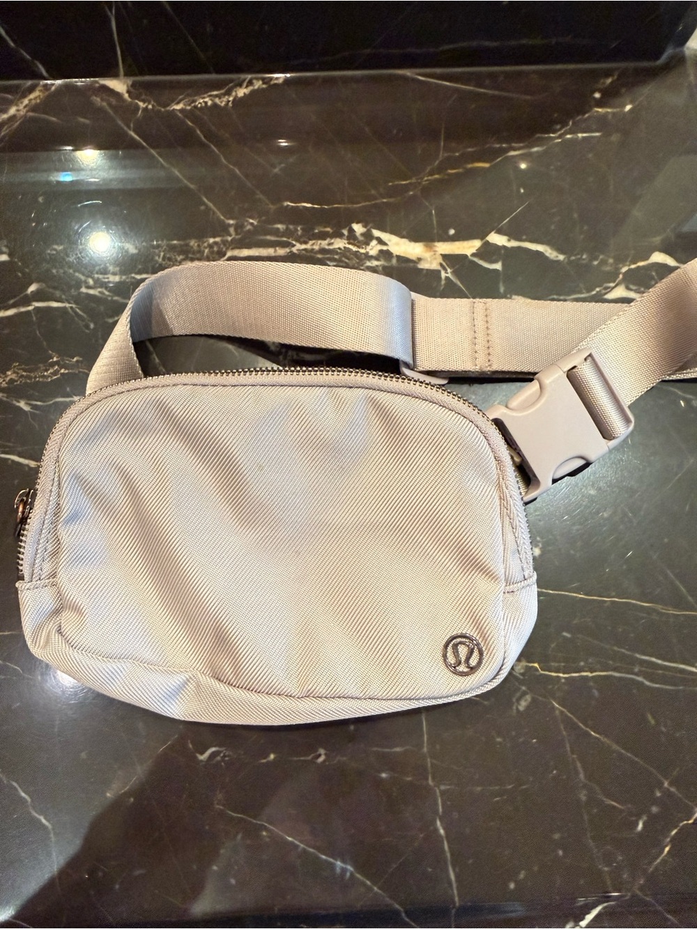 lululemon athletica Men's Light Gray Belt Bag